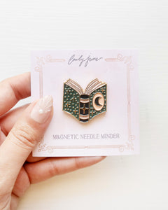 Open Book Needle Minder