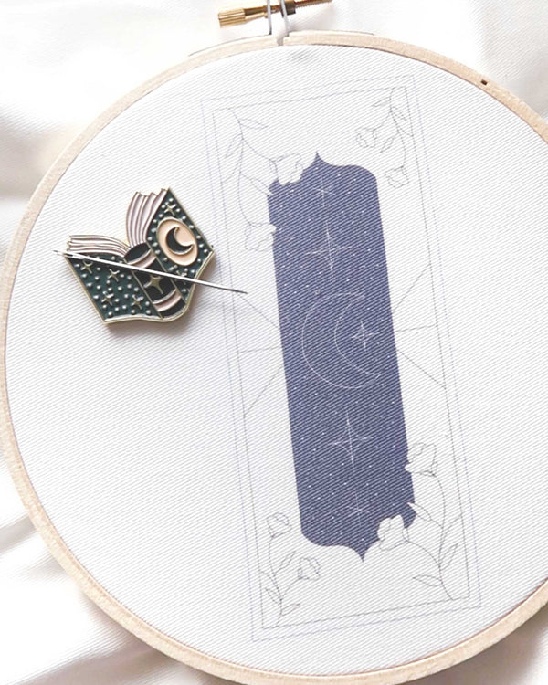 Open Book Needle Minder