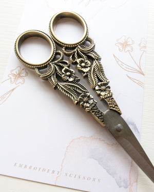 Vintage Floral Embroidery Scissors close up