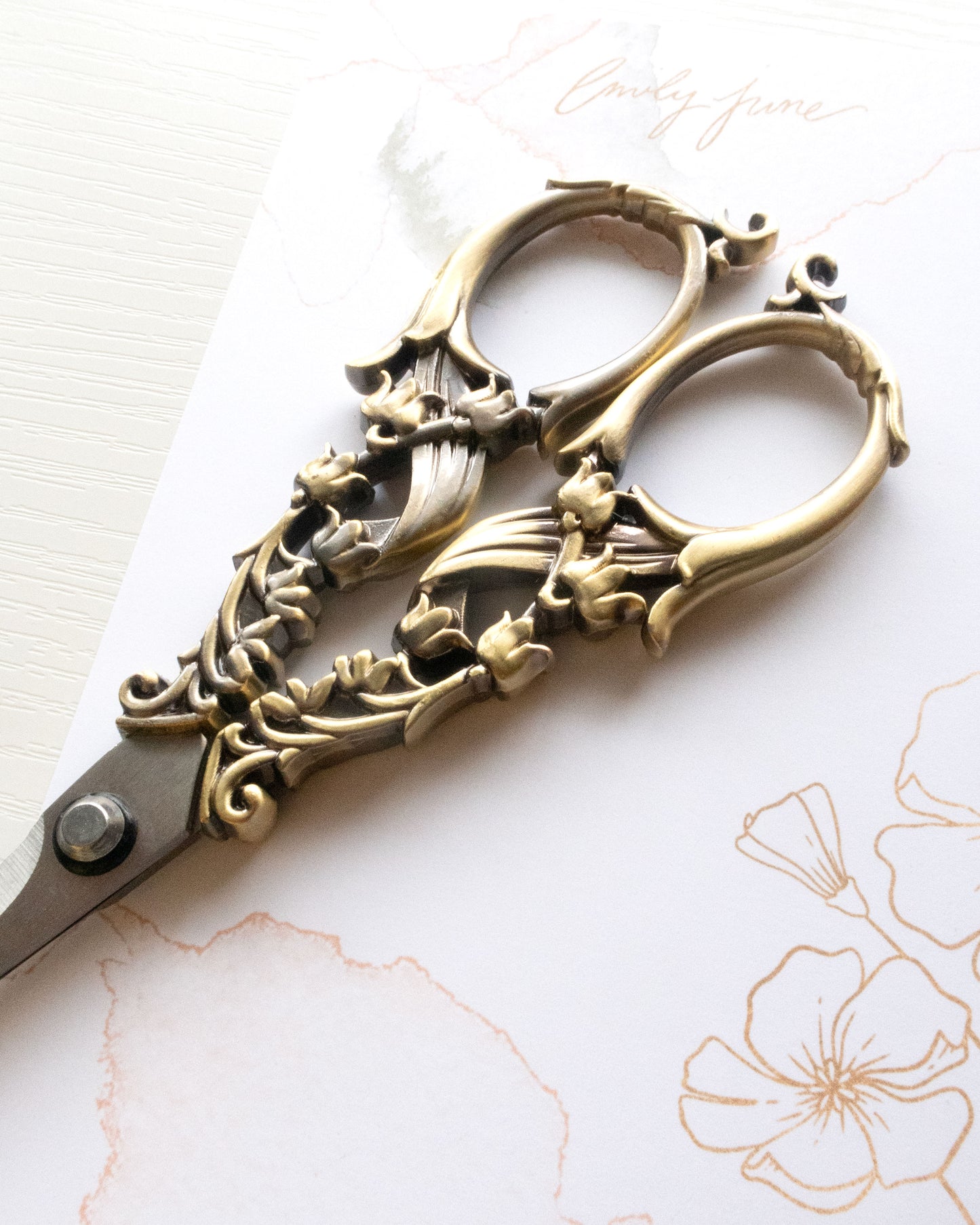 Vintage Tulip Embroidery Scissors close up